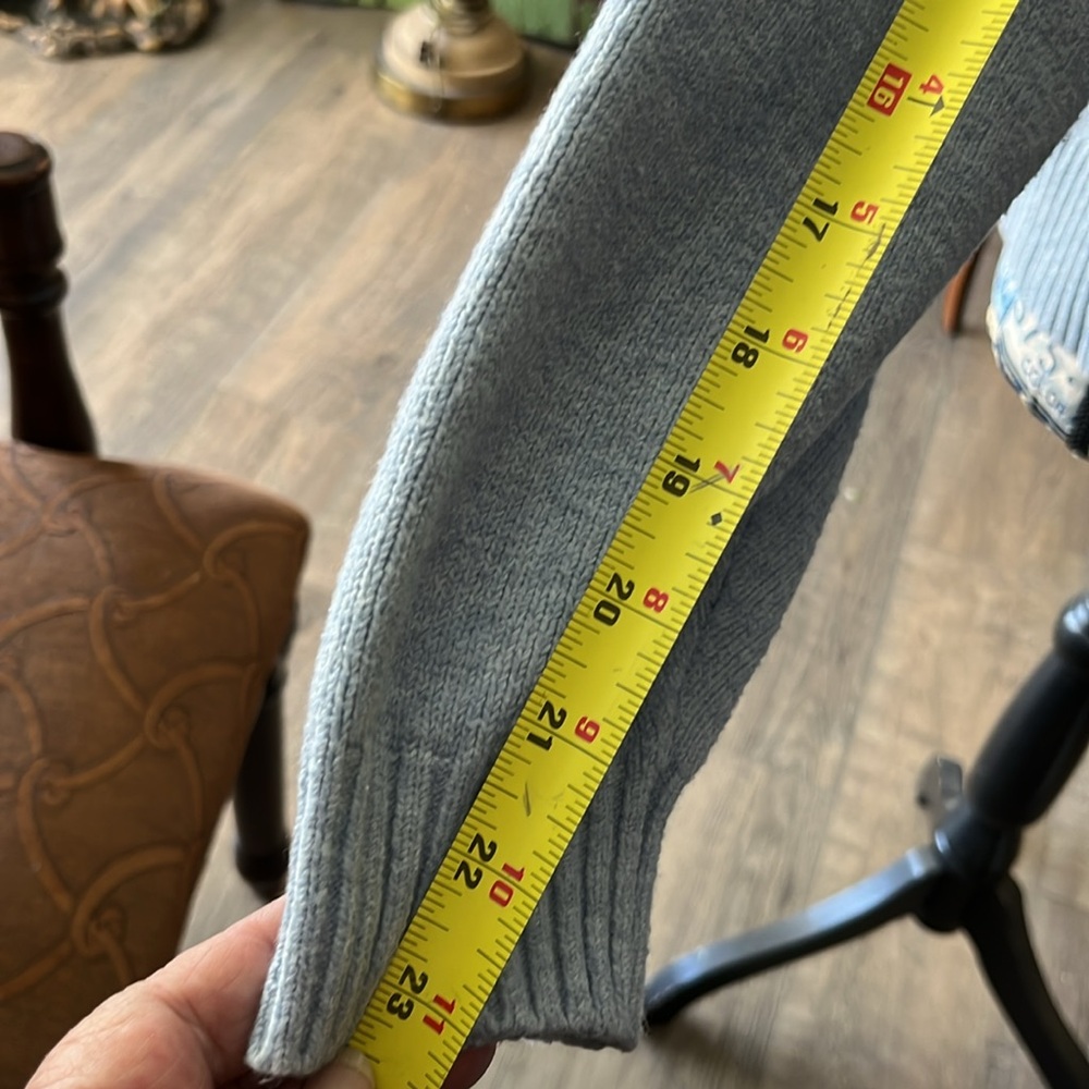 Old navy sweater - Picture 6 of 9